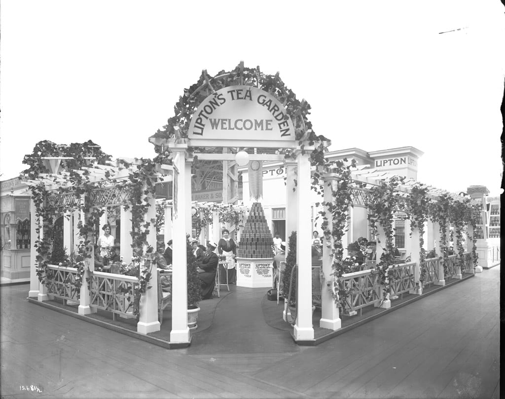 Entrance to Lipton Tea’s Garden. Food Building, 1915.