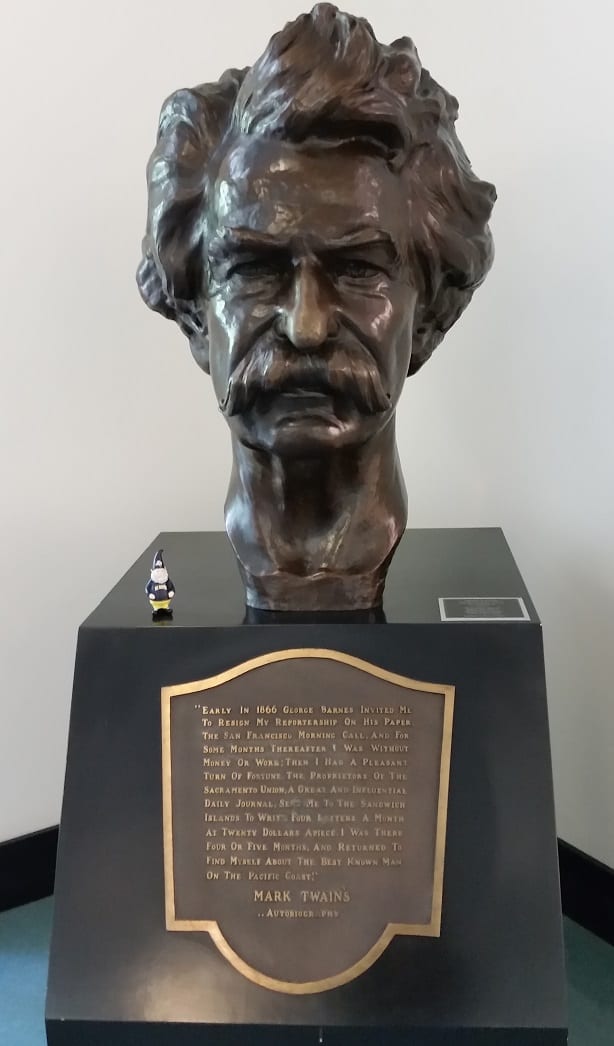 Gerome with the Mark Twain bust