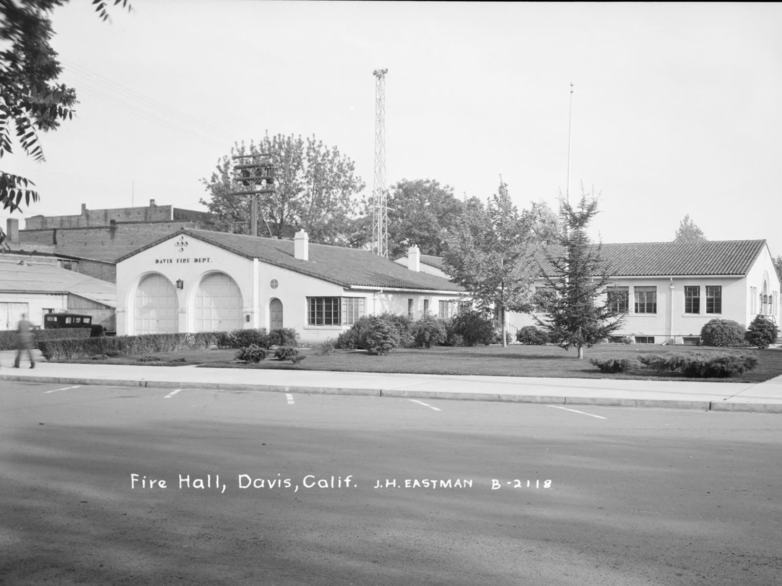 Fire Dept. and City Hall, 1944. The Building is now Bistro 33