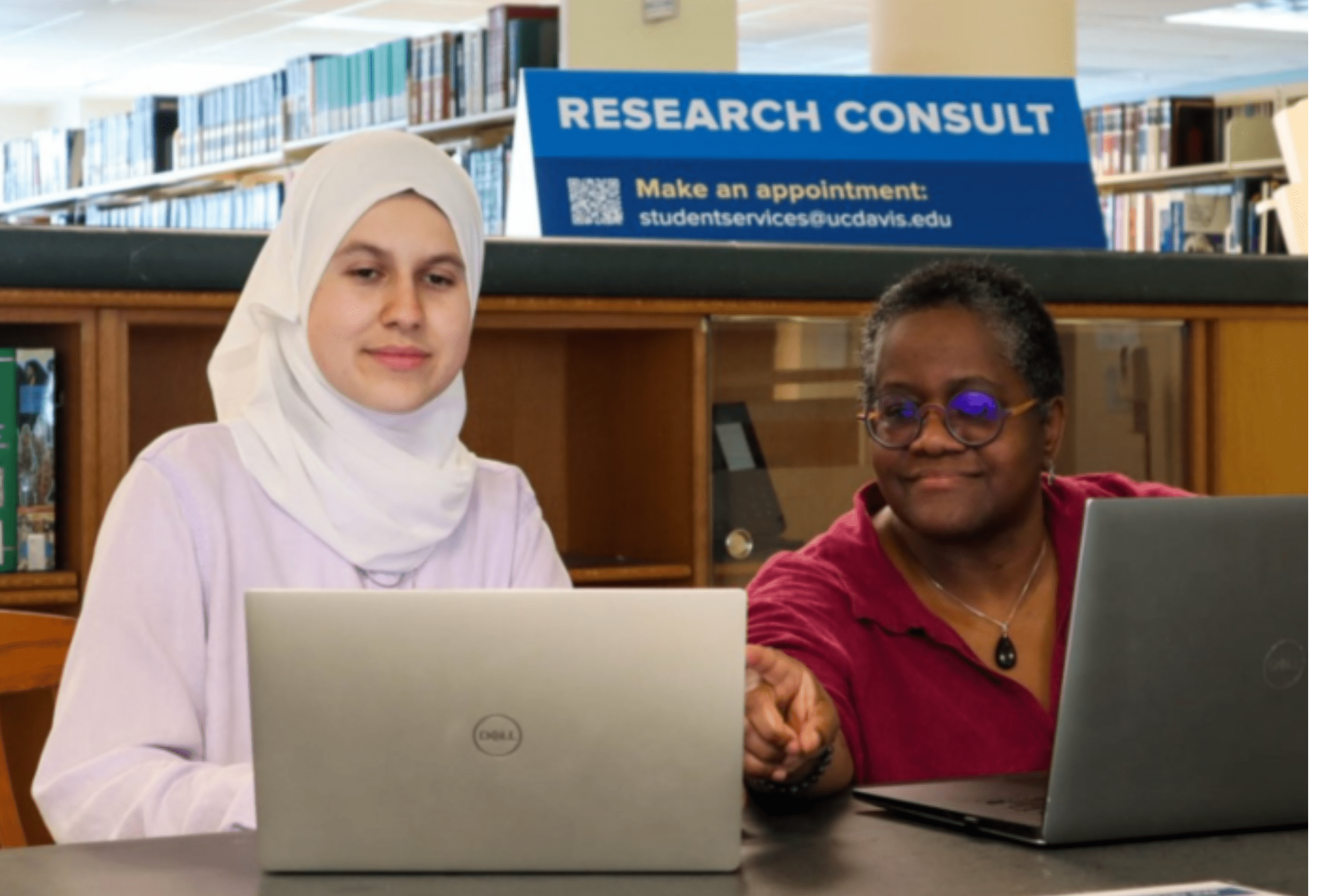 research consultation between student and librarian