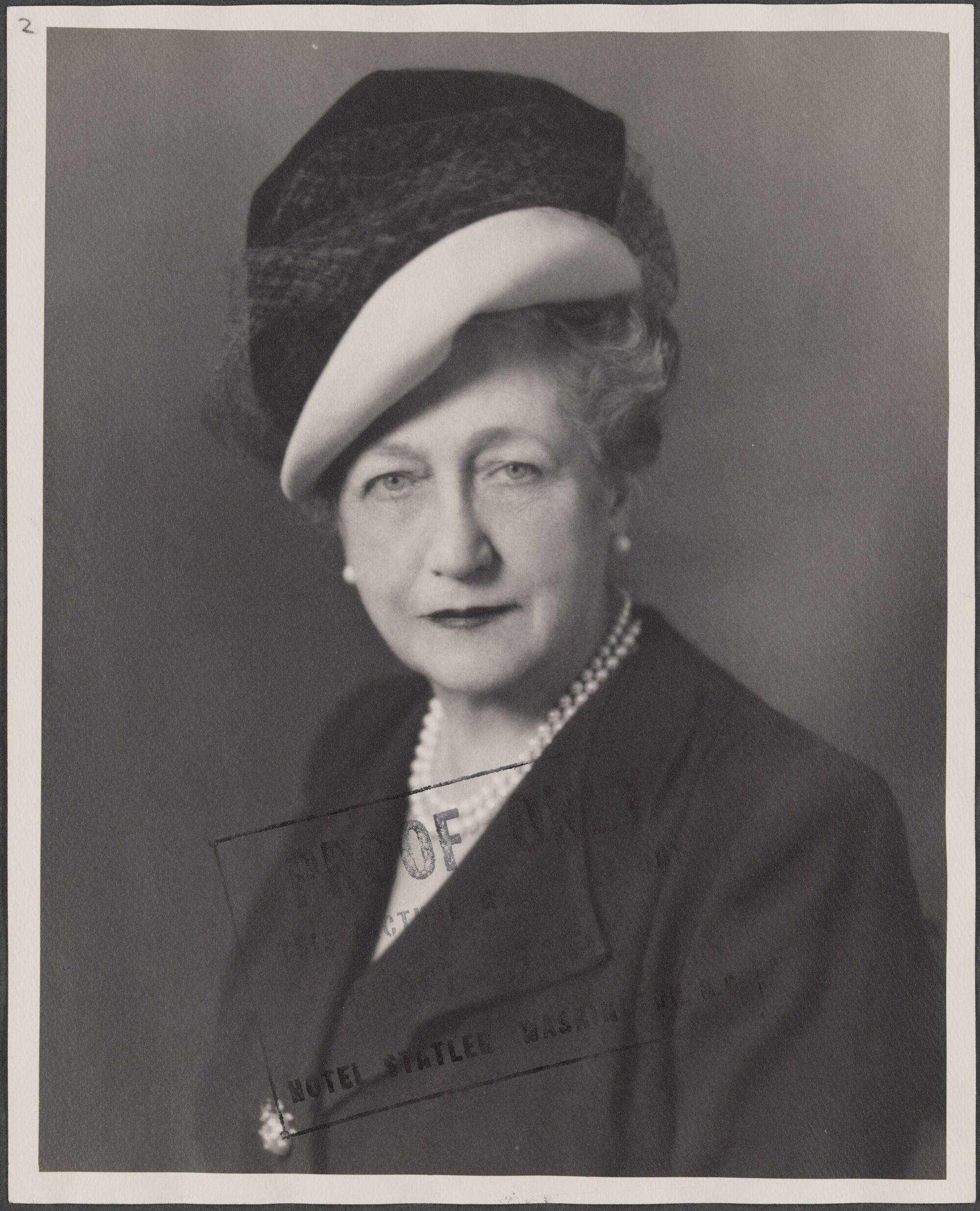 Black and white portrait of Fernande de Latour